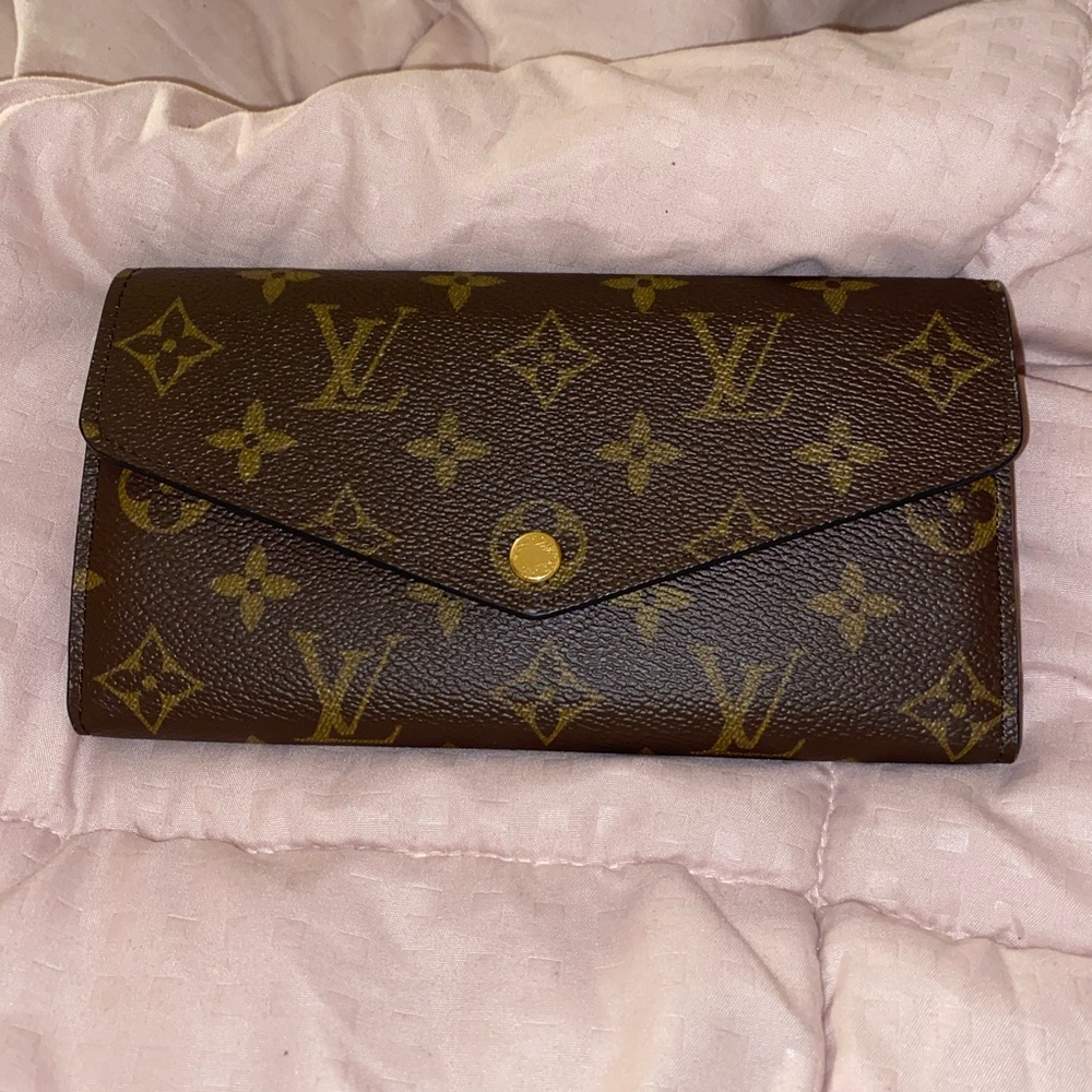 LIKE NEW Louis Vuitton Monogram/ Pink Sarah Wallet
